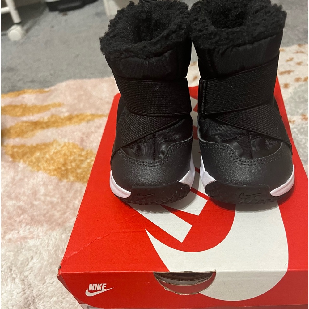 Toddler nike flex advance boot